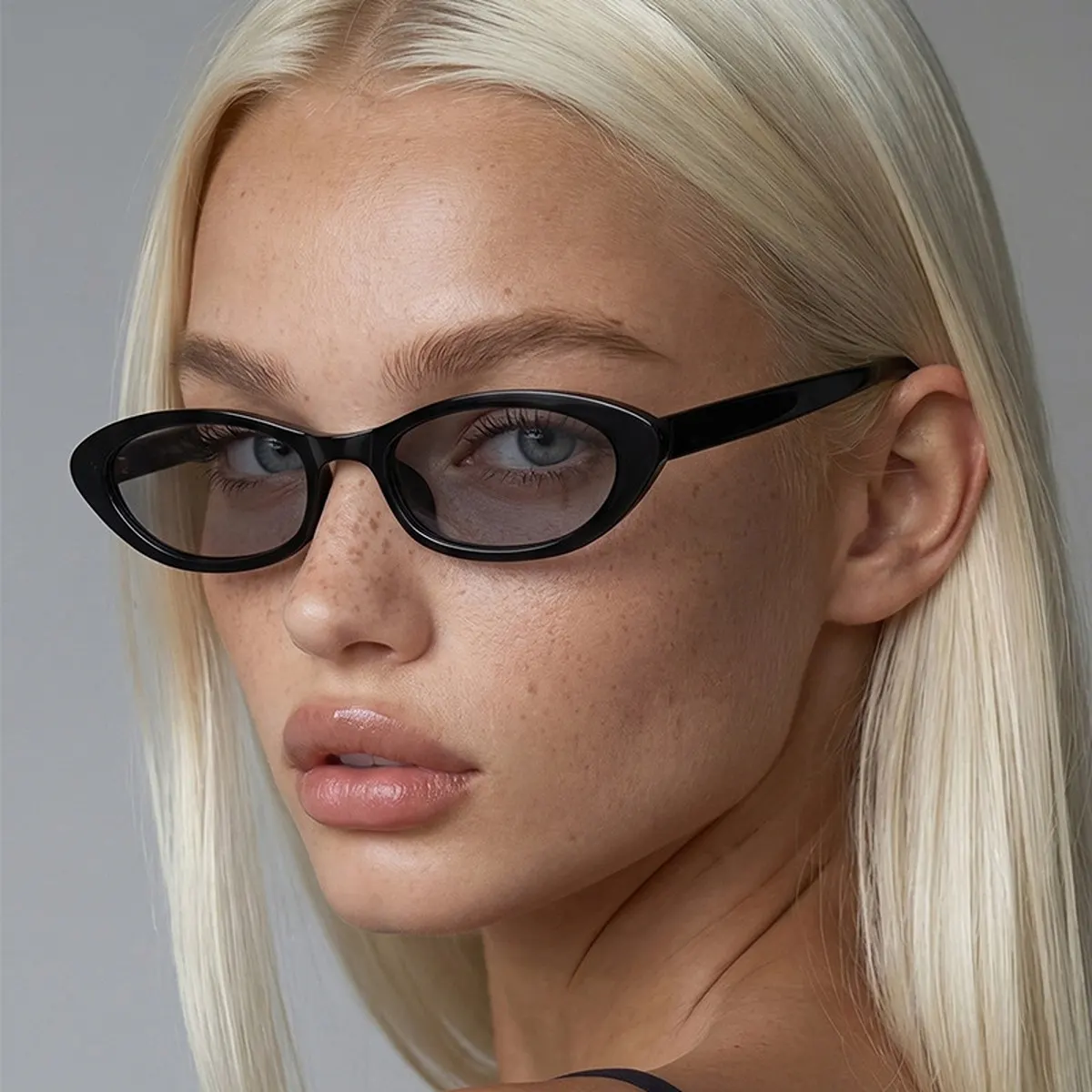 Vintage Oval Frame Sunglasses - Black