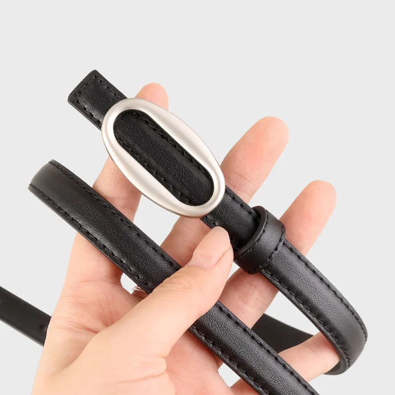 Oval Buckle Skinny Leather Belt - Black