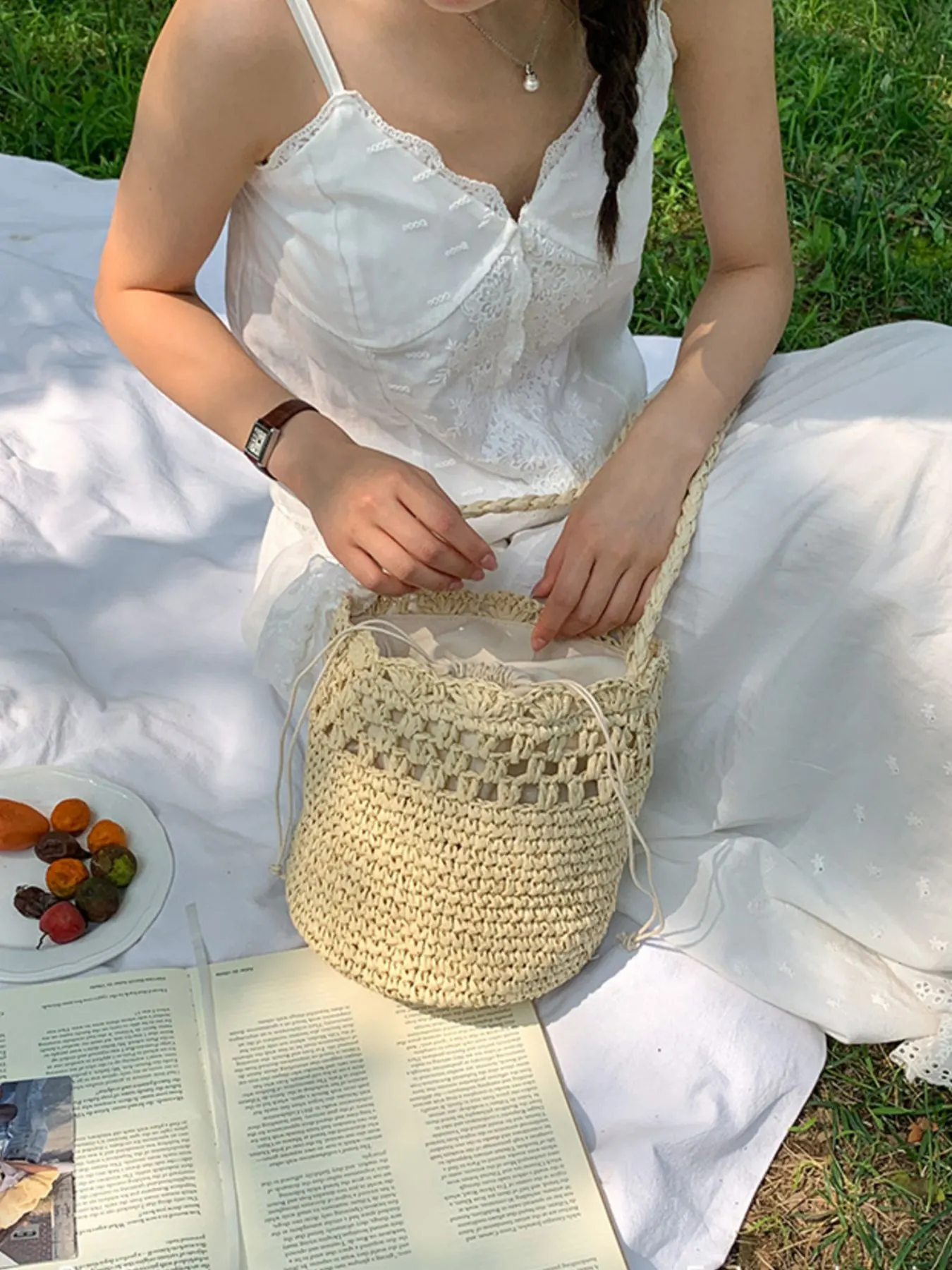 Straw Woven Shoulder Bag - Off-white